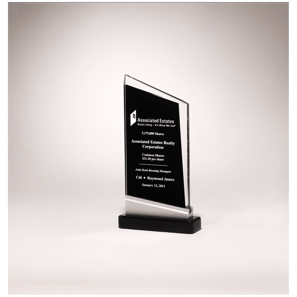 4 3/4" x 7 7/8" Zenith Series Glass Award, Black Piano Finish Base with Silver Aluminum Accent